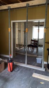 studio stoel aan tafel architect Kampen Zwolle Losser start verbouwing