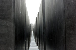 studio_stoel_architect_interieurarchitect_Kampen_zwolle_Holocaustmonument en informatiecentrum Peter Eisenman